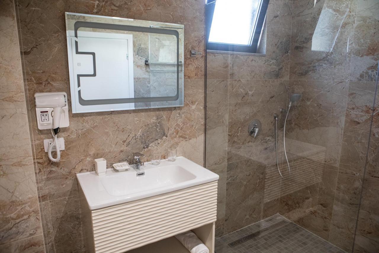 Hotel Qeparo Dış mekan fotoğraf